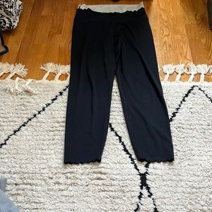 Aerie 7/8th size large black scalloped leggings